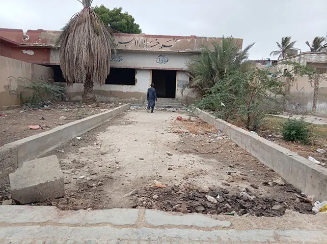 Years of neglect leave New Karachi’s Umar Khan Library in ruins