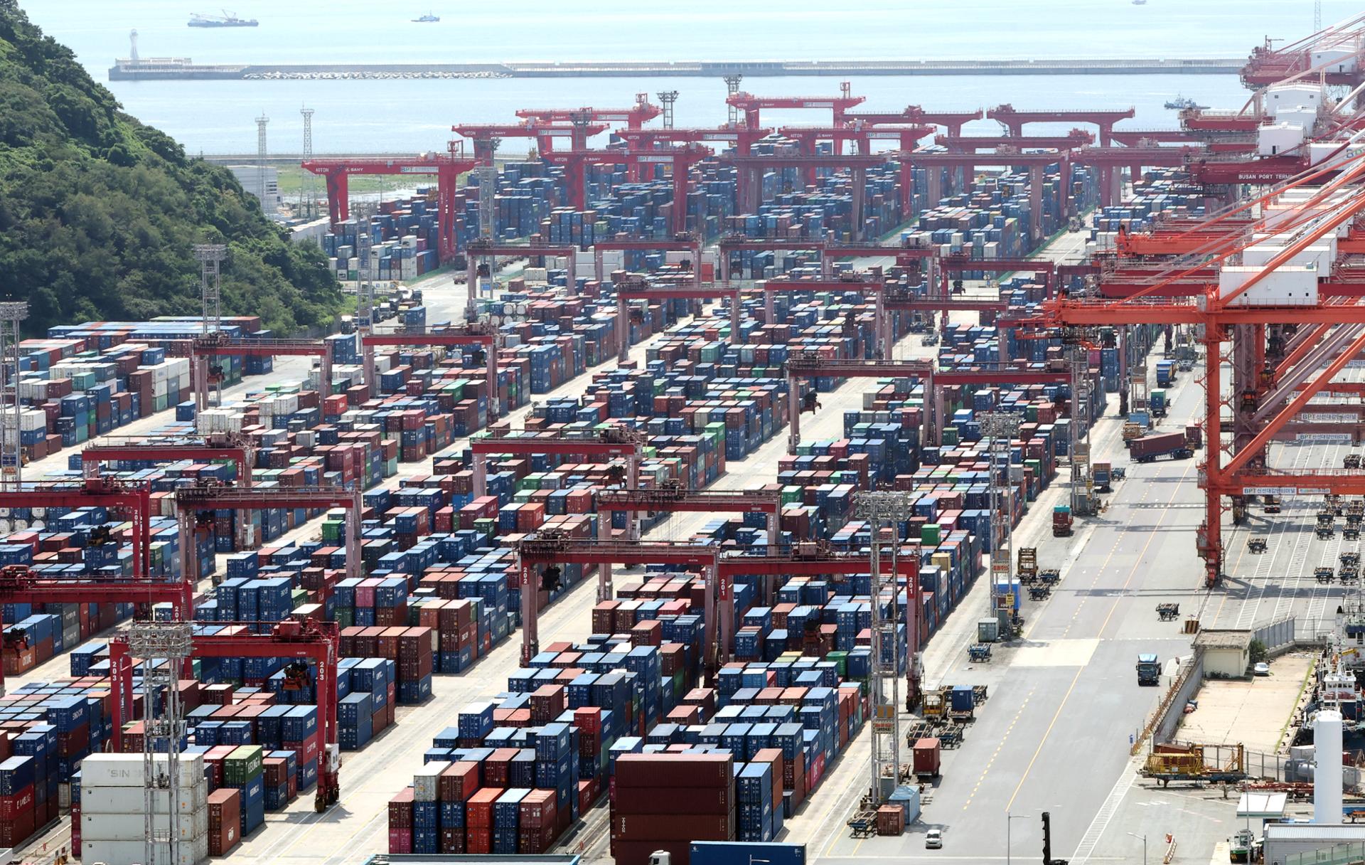 Korean economy continues to improve on strong AI-led exports, investment