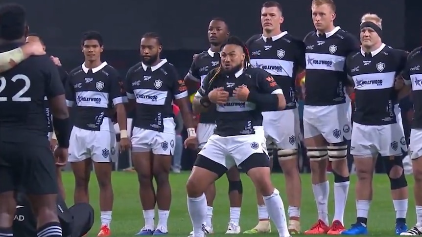 'Rude to say no': All Blacks icon performs solo haka against current team