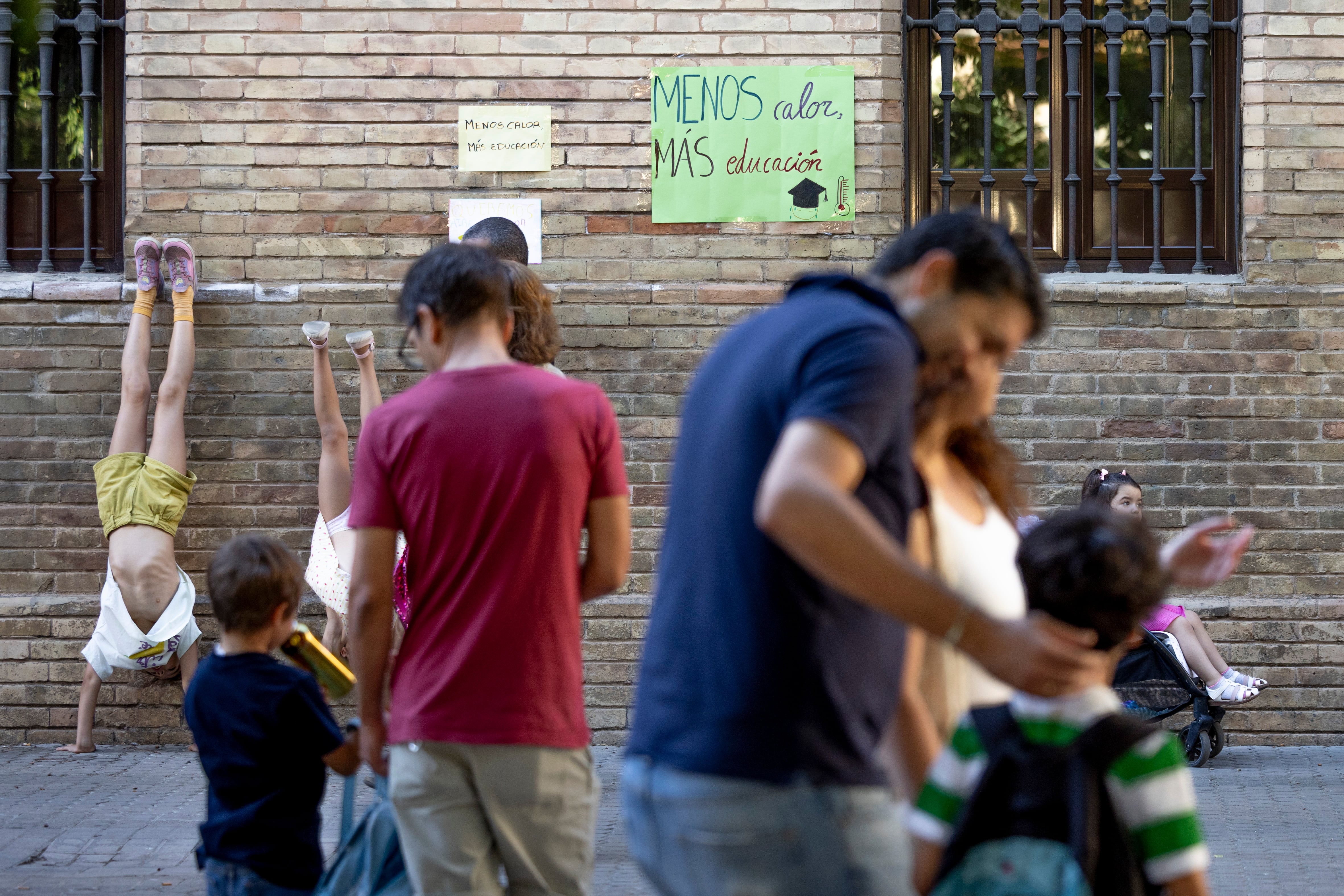 El calor fuera de lo normal de septiembre marca la vuelta al cole en unas aulas que no están preparadas