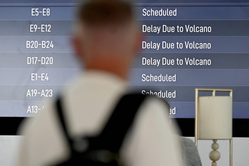 Jakarta and three other airports extend shutdown to 7pm after Anak Krakatau eruption disrupts travel