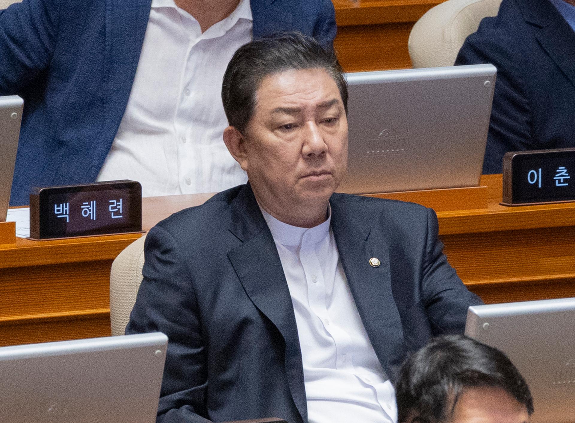 Police seek arrest warrant for ex-ruling party lawmaker over corruption allegations