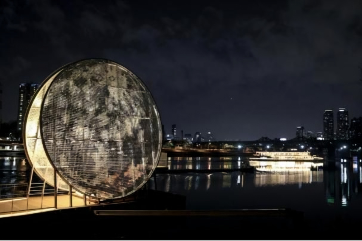 Nighttime splashes draw nearly 600,000 to Seoul's Han River parks this summer