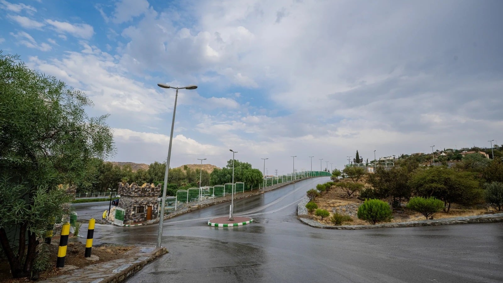 Civil Defense urges caution as severe weather hits Makkah region