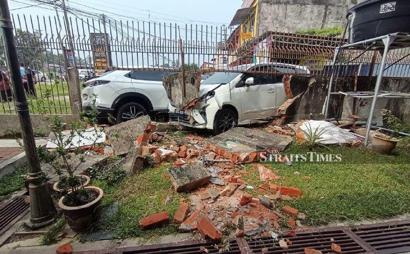 HR-V spins 3 times in chain-reaction crash, 4 injured