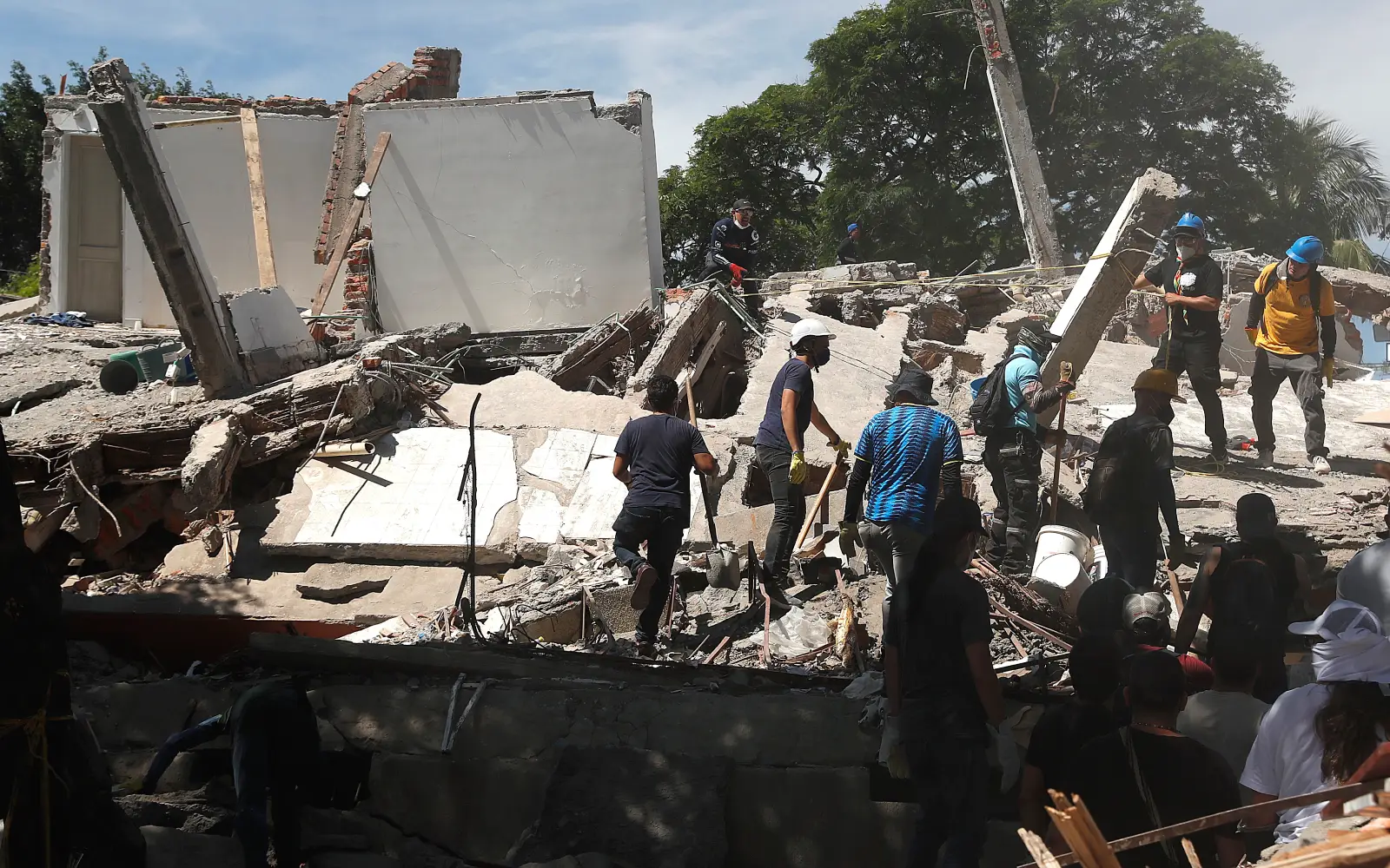 Colombia scrambles to find survivors as quake kills 240