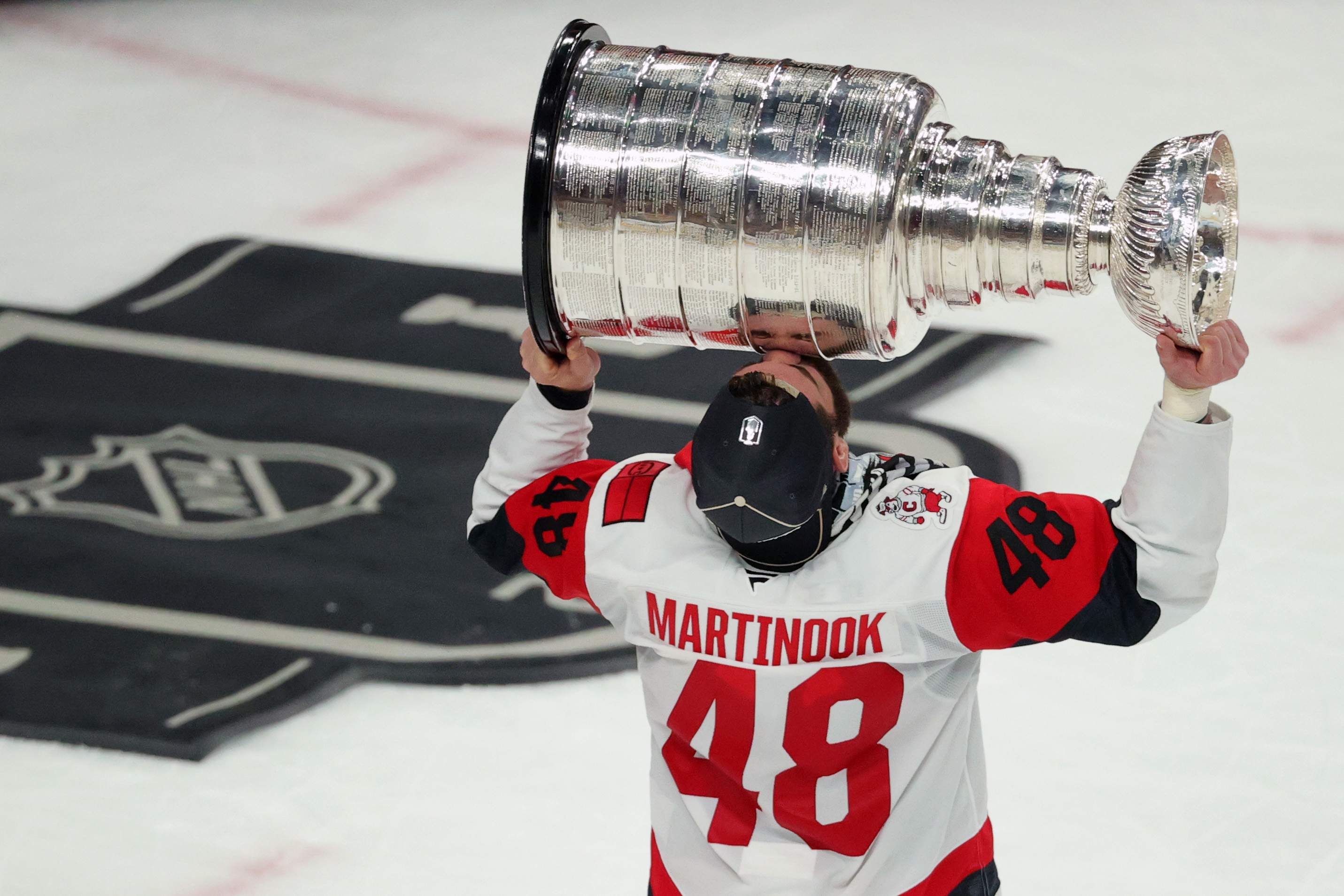 Jordan Martinook brings Stanley Cup home to Leduc