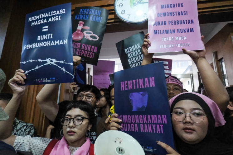 Prison term sought for Riau student activist over edited protest post