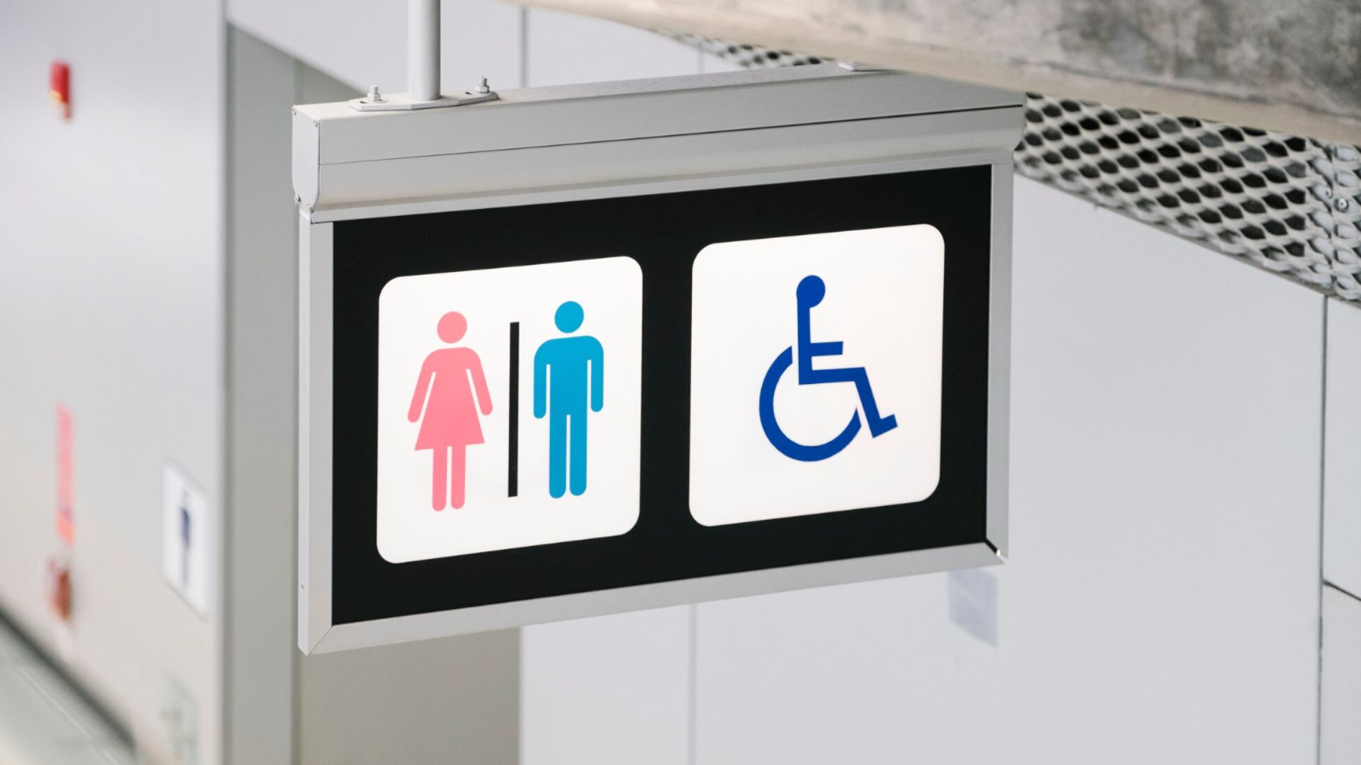 Restroom controversy: Should fathers bring young daughters into the ladies’ restroom? Netizens share their thoughts