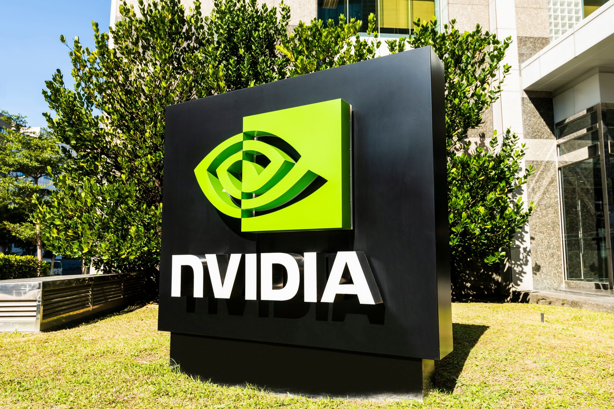 Nvidia releases free AI model for single-GPU computers