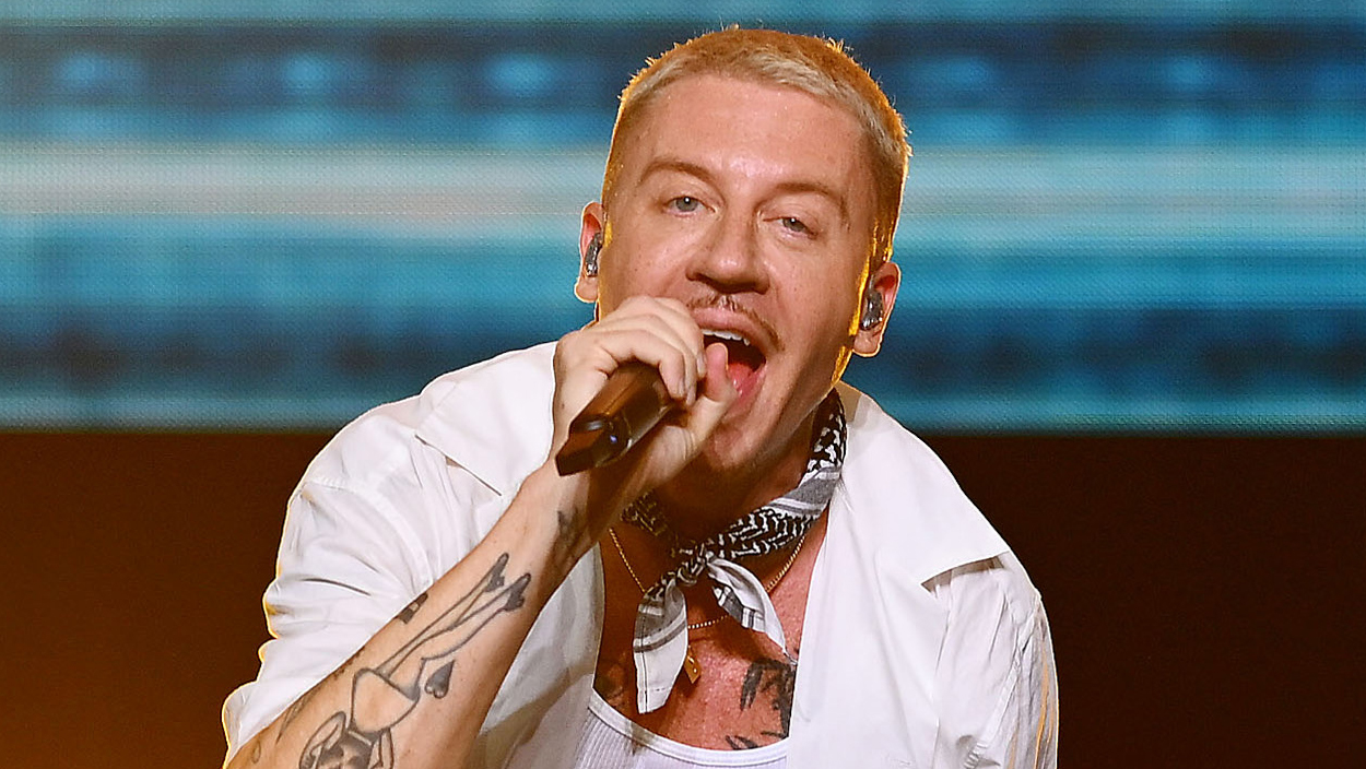 Macklemore Emphasizes “Free Palestine” Pleas Are “In No Way A Criticism” Of Jewish People: “My Message Is For Peace”
