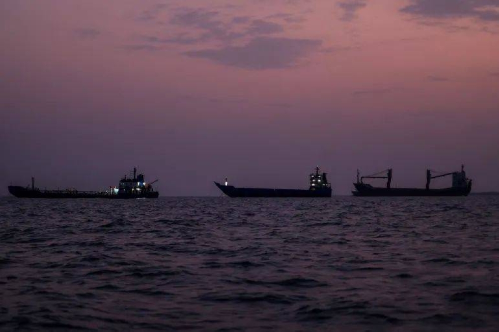 Iran threatens US oil companies with strikes