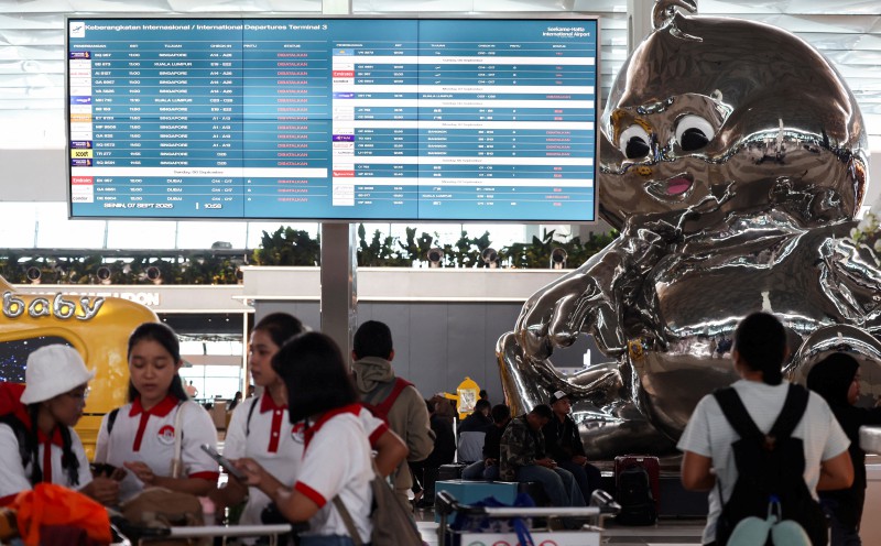 Jakarta airport, four others reopen after Anak Krakatau ash crisis