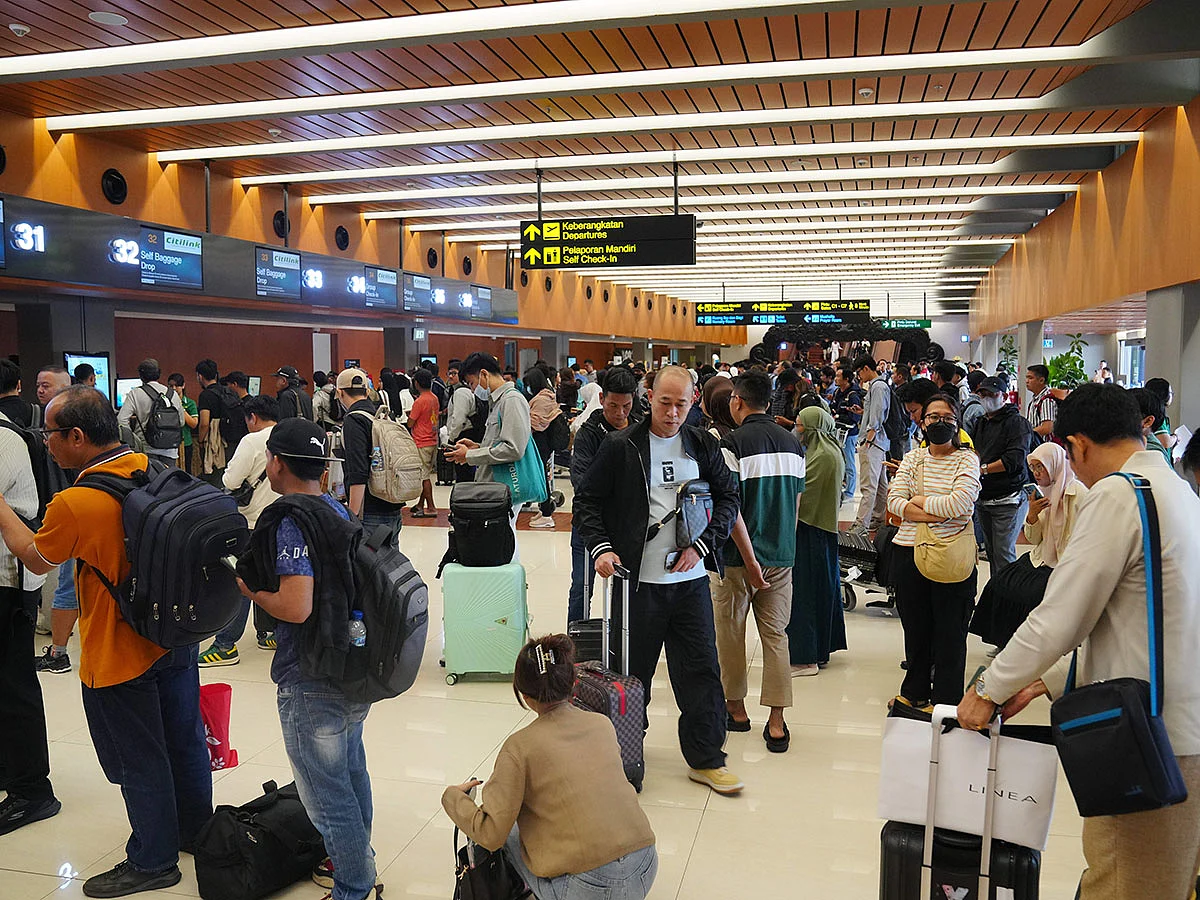 Jakarta airport and others reopen after volcanic ash crisis