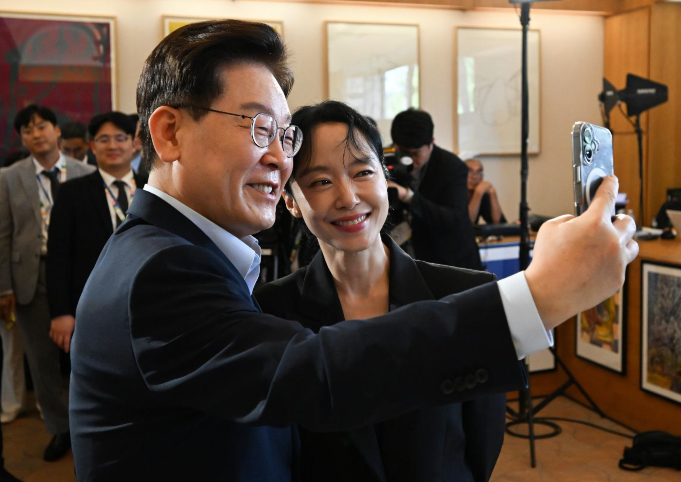Lee calls for partnership linking local content with global platforms