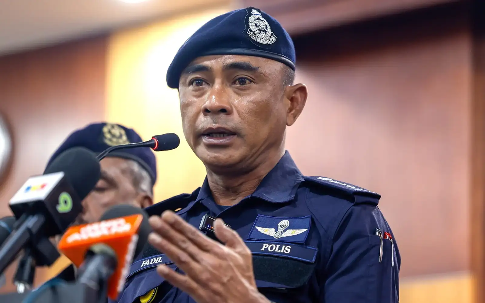12 ditahan menyamar polis, samun YouTuber Taiwan