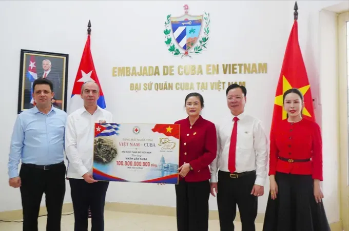 Vietnam donates U$3.8 mil in aid to Cuba to mark Fidel Castro’s birth centenary