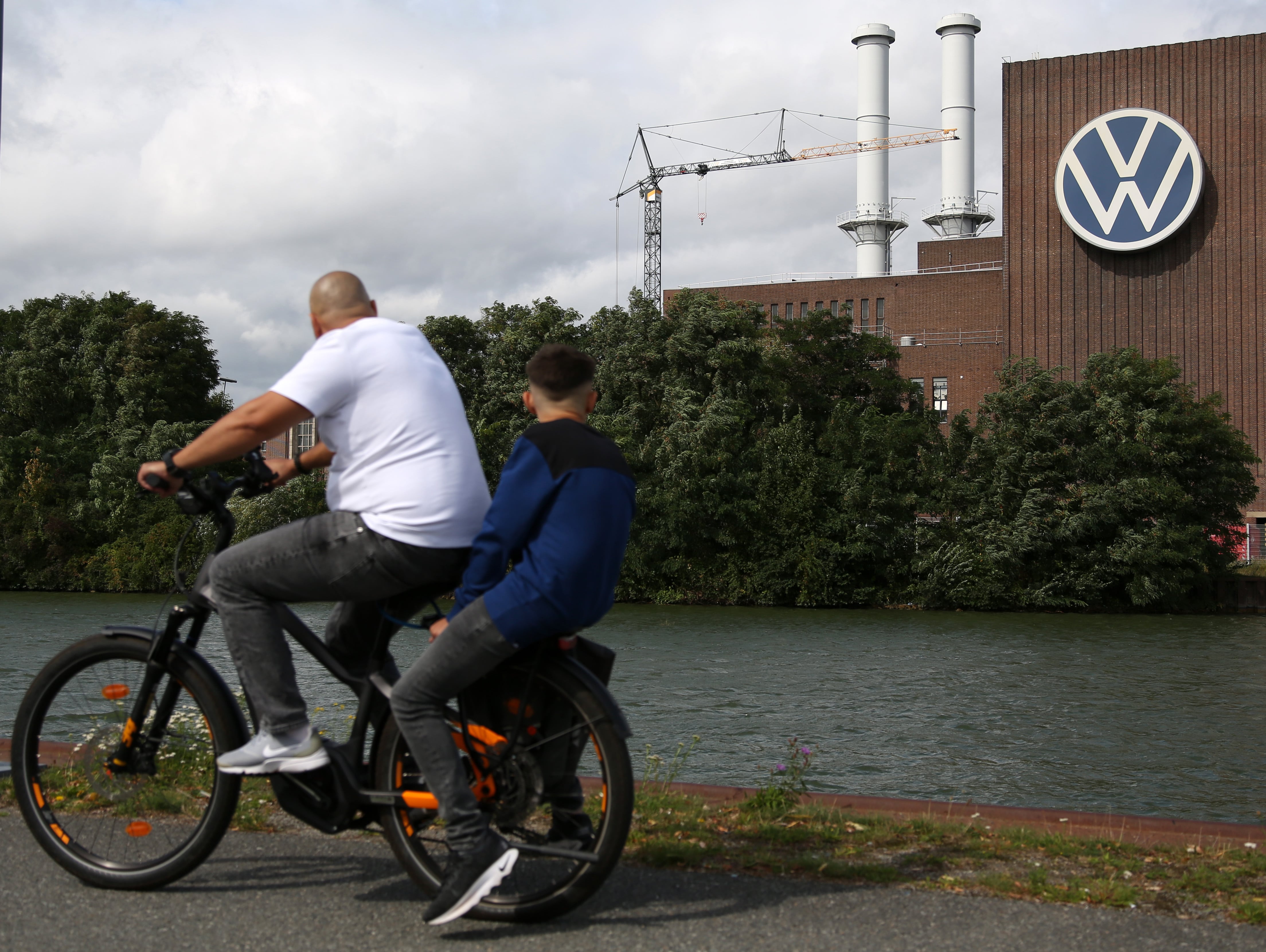 El declive de Volkswagen: es la empresa del automóvil que más factura, pero su gran rival Toyota gana cinco veces más