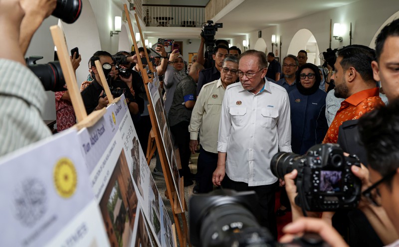 Anwar reminds youth of Tun Razak's vision for NEP