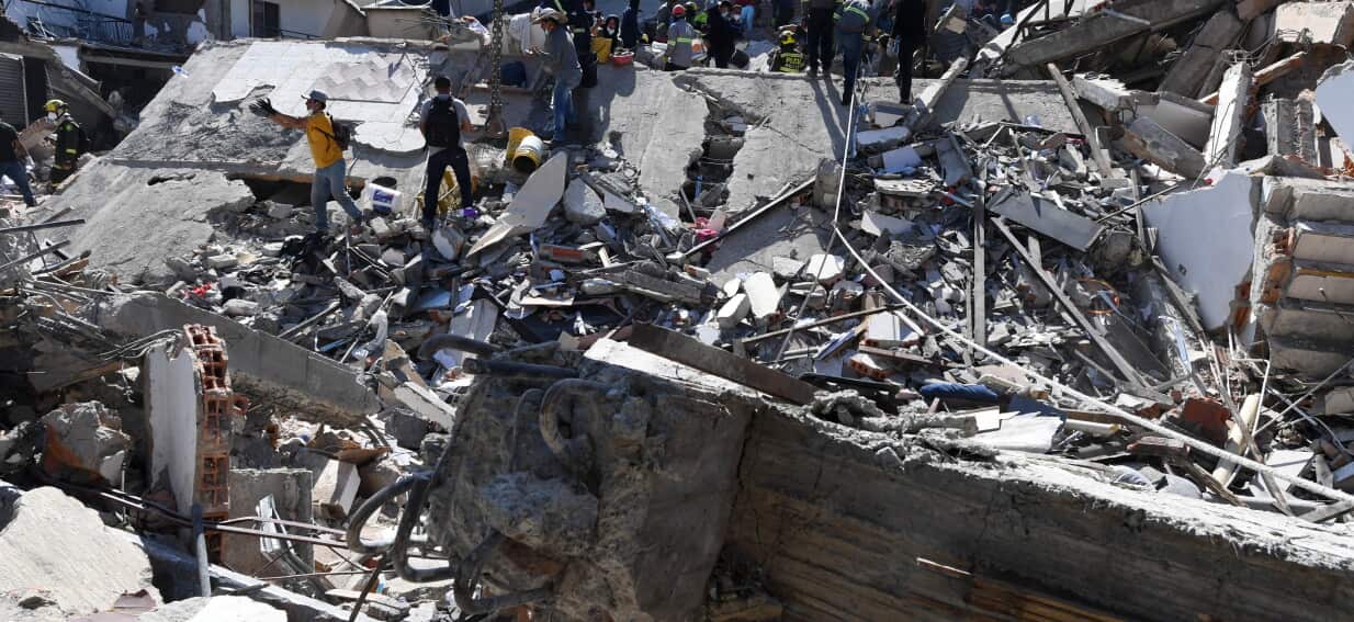 Colombian quake toll rises as locals rally recovery efforts