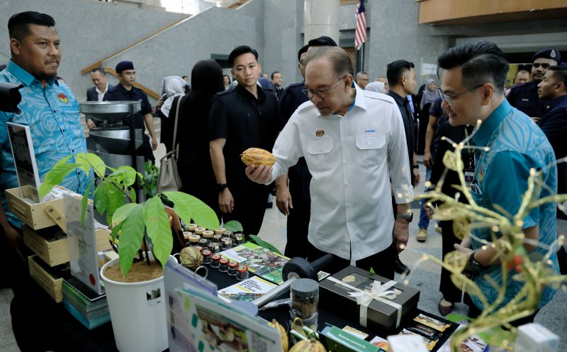 PM meets smallholders, commodity players to address diesel allocation, infrastructure needs