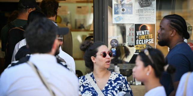 Just hours before the solar eclipse, the search for protective viewing glasses turns into a treasure hunt
