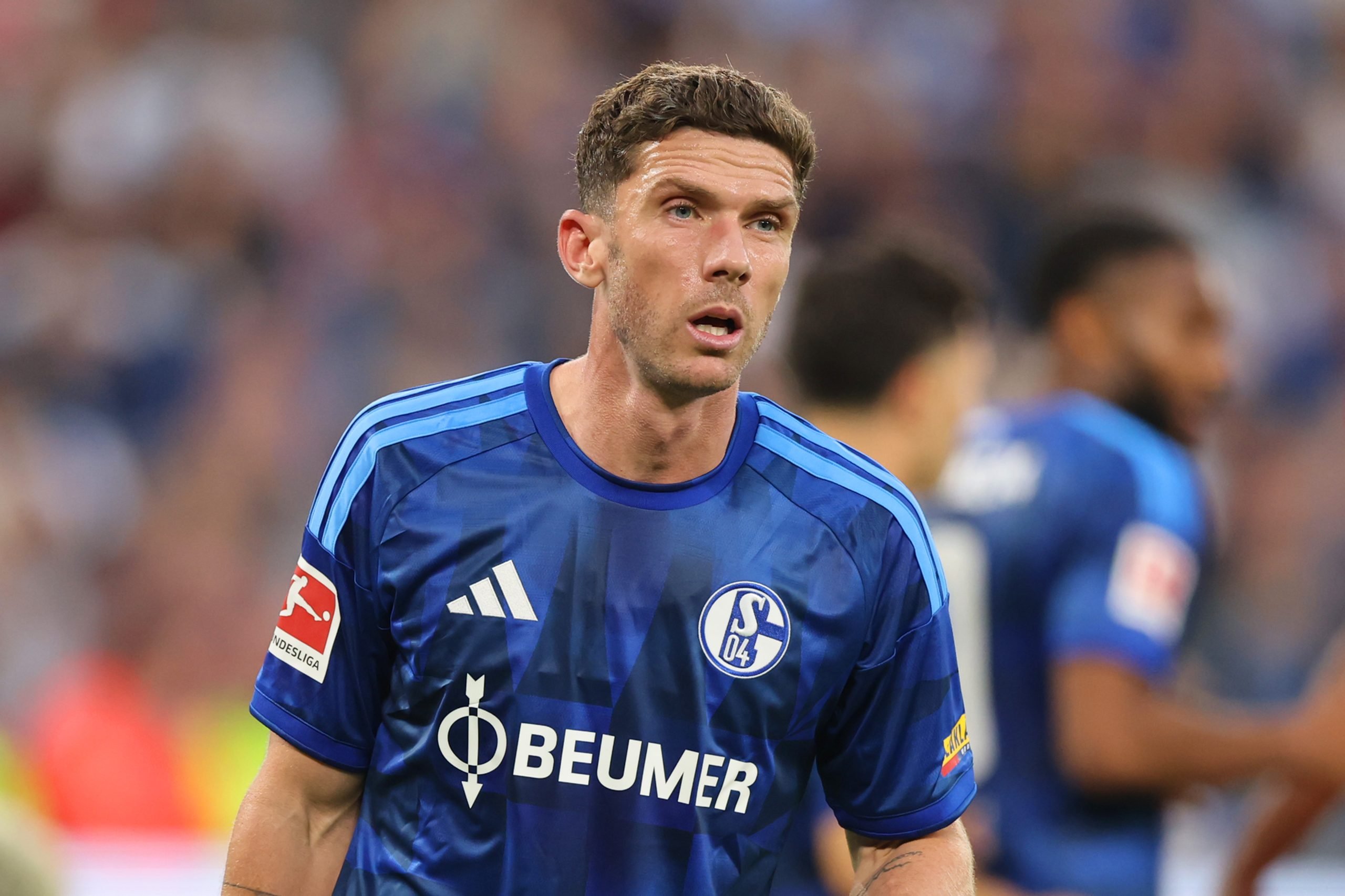 Boyhood Schalke fan Robin Gosens believes they can retain Bundesliga status