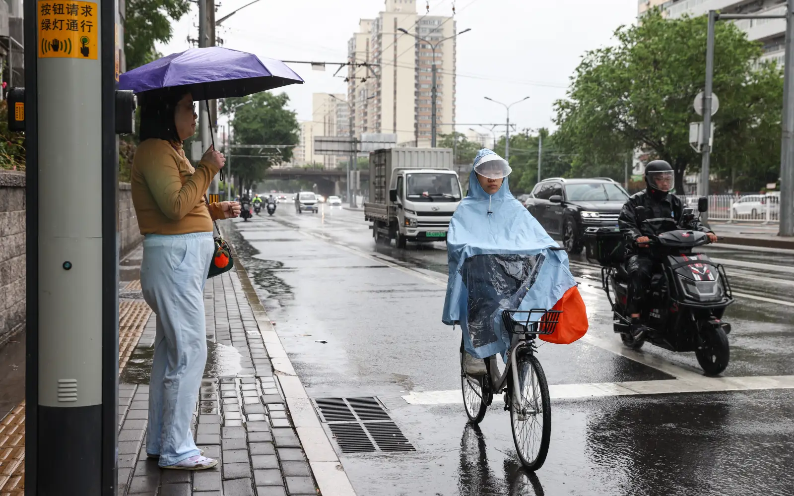 Typhoon Dolphin’s remnants brings torrential rain to Beijing