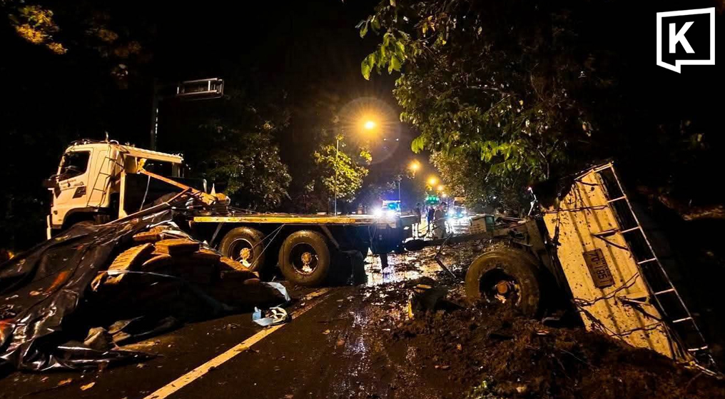 Phayao truck crashes into roadside shelter amid heavy rain