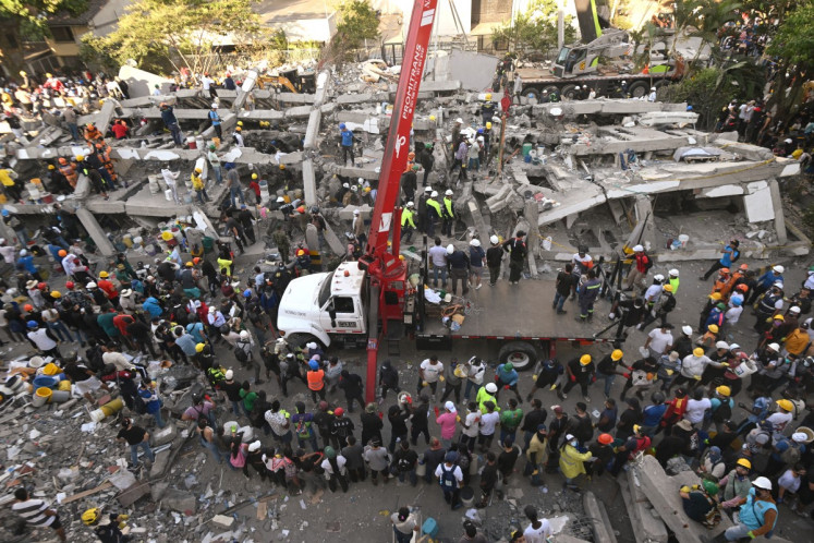 Colombians dig through rubble as quake death toll surpasses 240