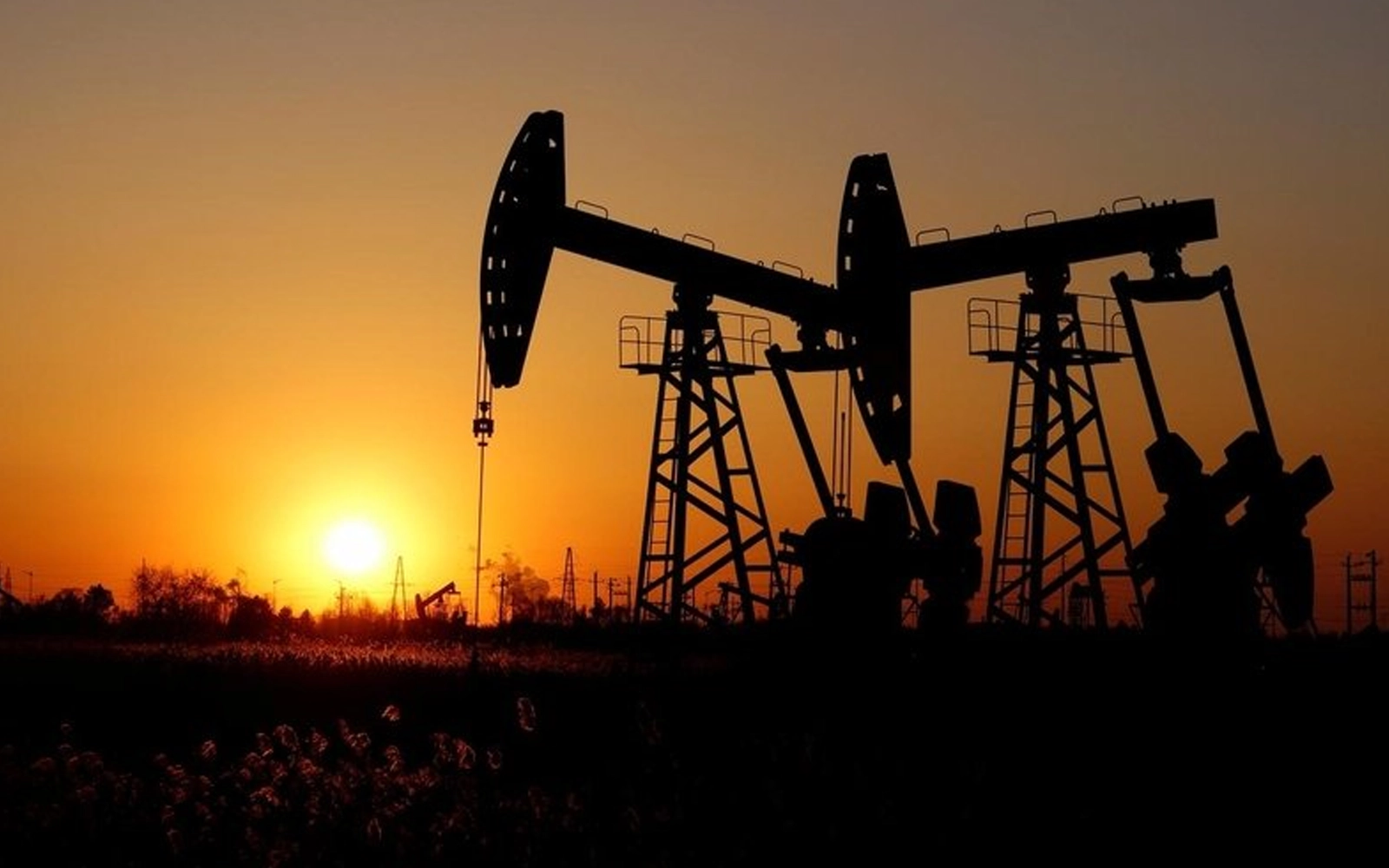 Oil, gold prices rise as geopolitical tensions mount before CPI