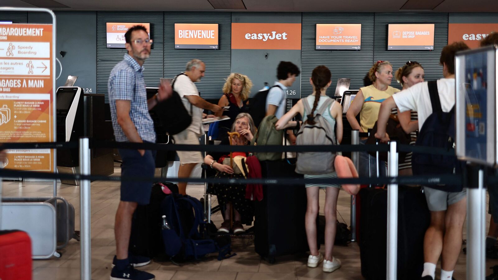 Major UK air traffic control failure disrupts flights: Heathrow, Manchester hit; EasyJet, British Airways warn of delays