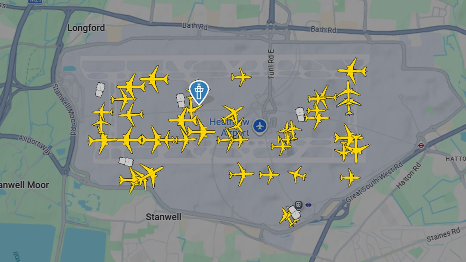 Hundreds of flights cancelled after air-traffic control 'technical issue' at major UK airports