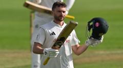 Clarke leads Notts recovery against Hampshire