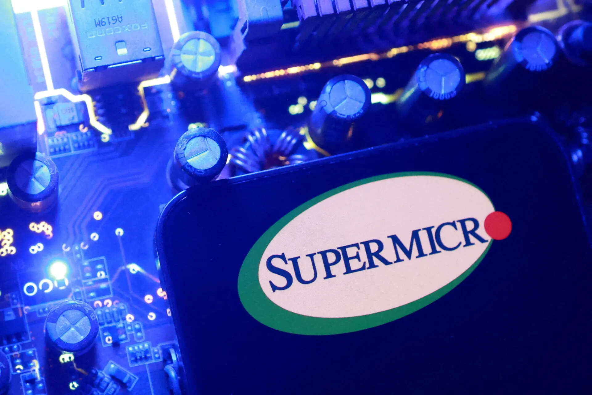 Super Micro forecasts upbeat annual revenue on data center adoption