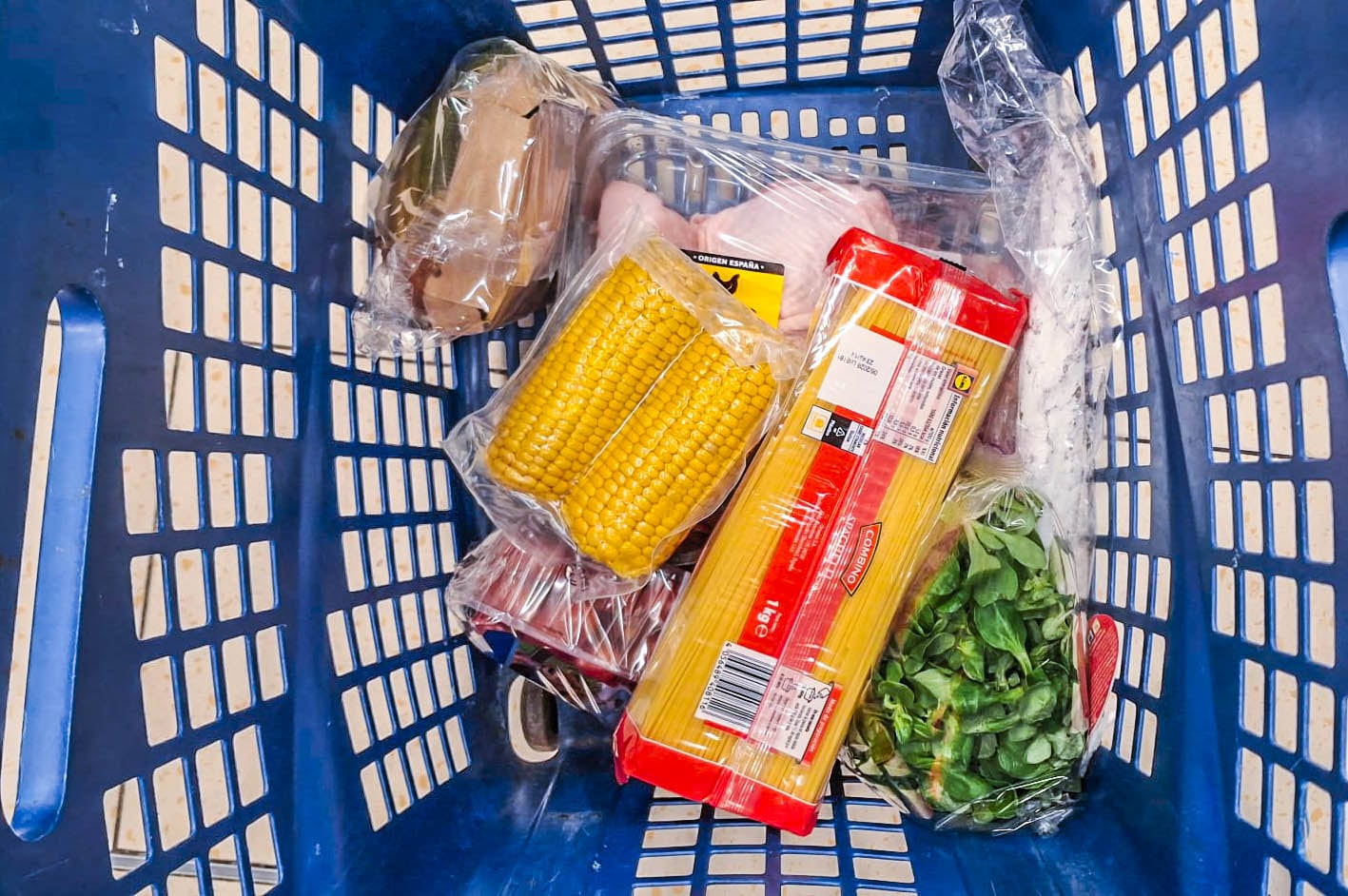 Supermarkets and the hospitality industry warn of price increases for consumers due to the new packaging regulations