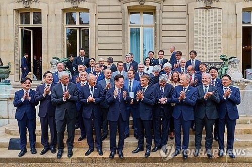 Lee says S. Korea, France have broad range of areas for bilateral cooperation