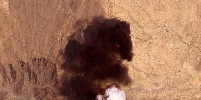 Houthi attacks on Saudi Arabia set fire to oil sites and wound 73