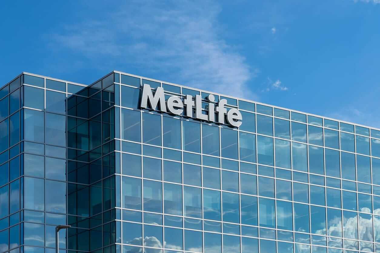 Is MetLife Outperforming the Nasdaq?