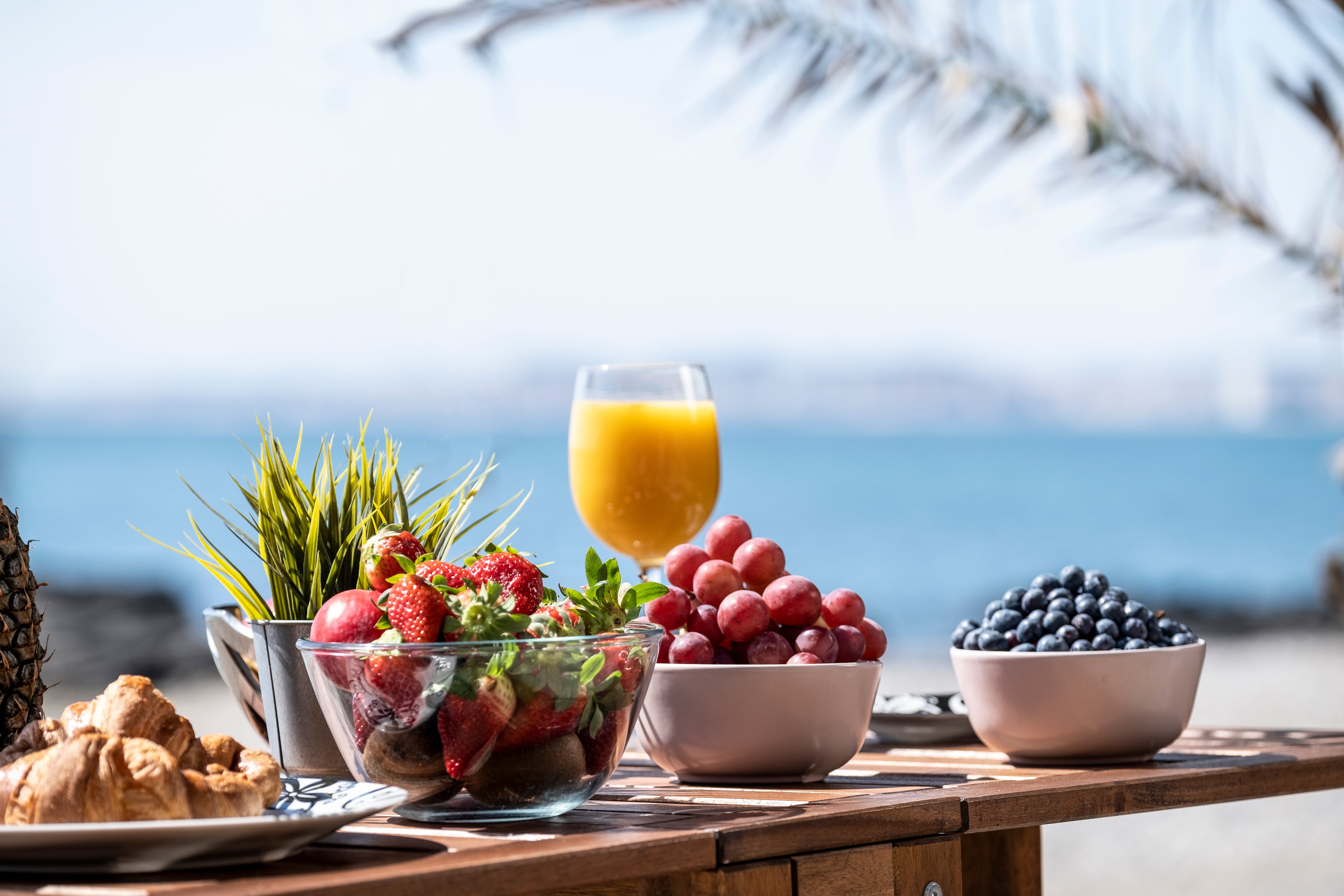 Where the cooks have breakfast near the sea