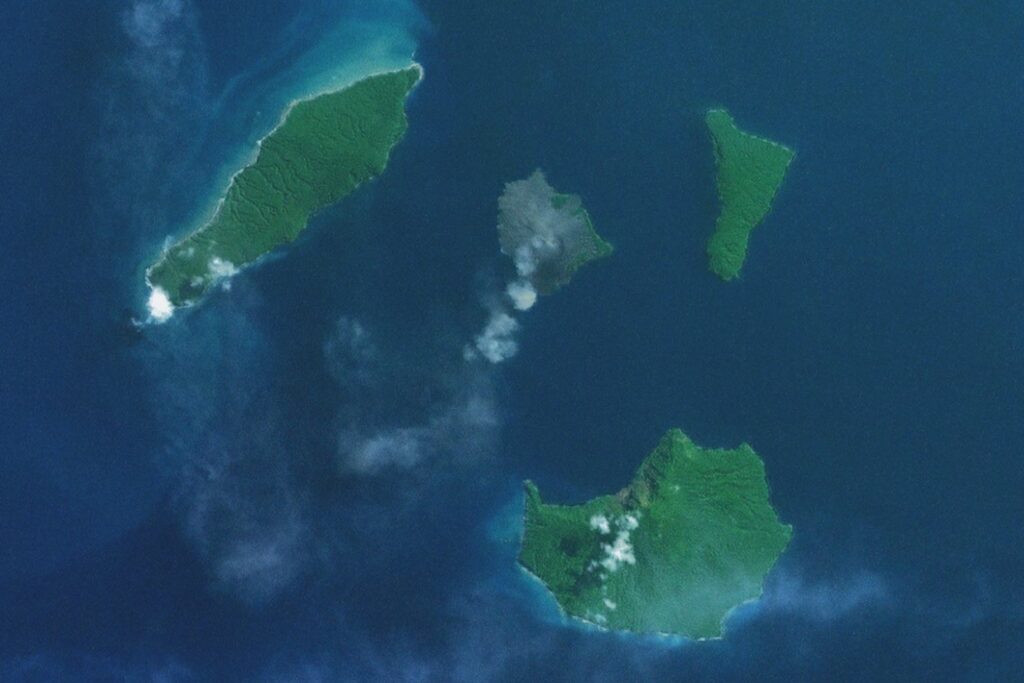 Airports Reopen in Indonesia After Volcanic Eruption of Anak Krakatau