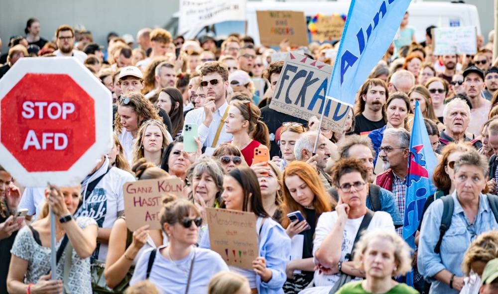 Thousands rally against far right in Cologne after AfD victory