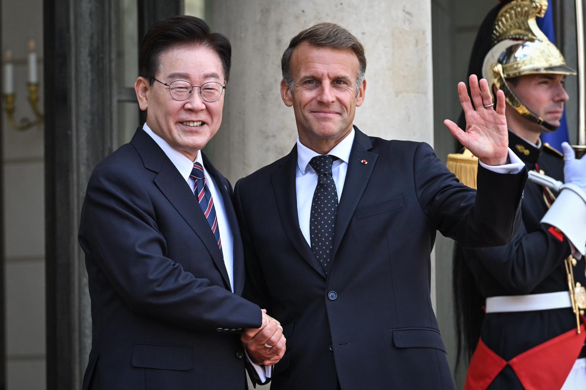 Korea, France expand cooperation on military info, logistics, defense industry