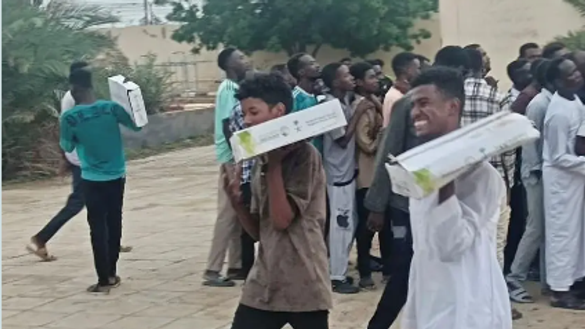KSrelief continues food aid distribution in Sudan’s White Nile state