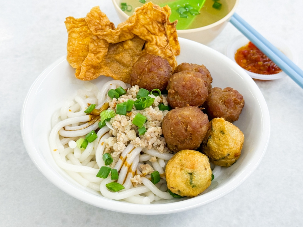 No need to drive to Seremban, now you can grab a bowl of Seremban Lou Shu Fen at Taman Megah’s Hakka Legend Restaurant