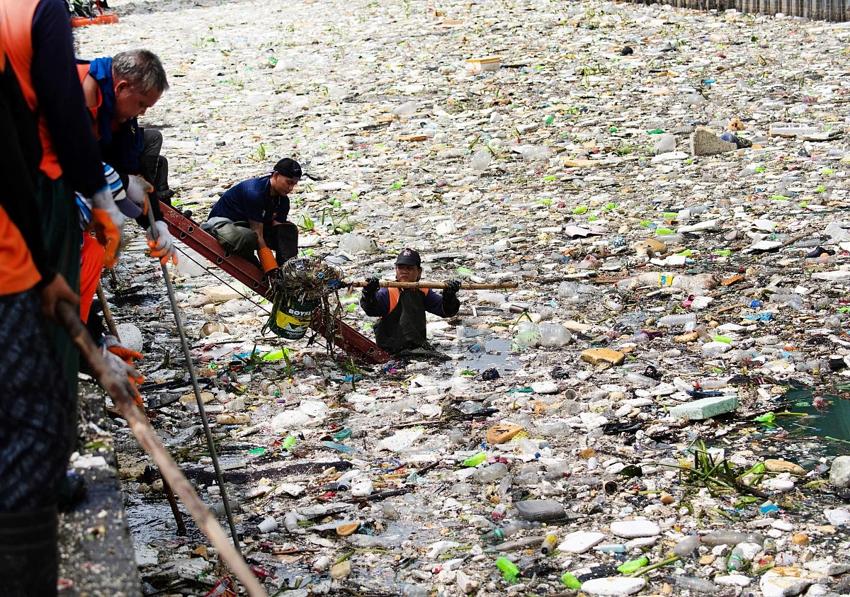 Manila cleans up trash-choked river after days of heavy rain