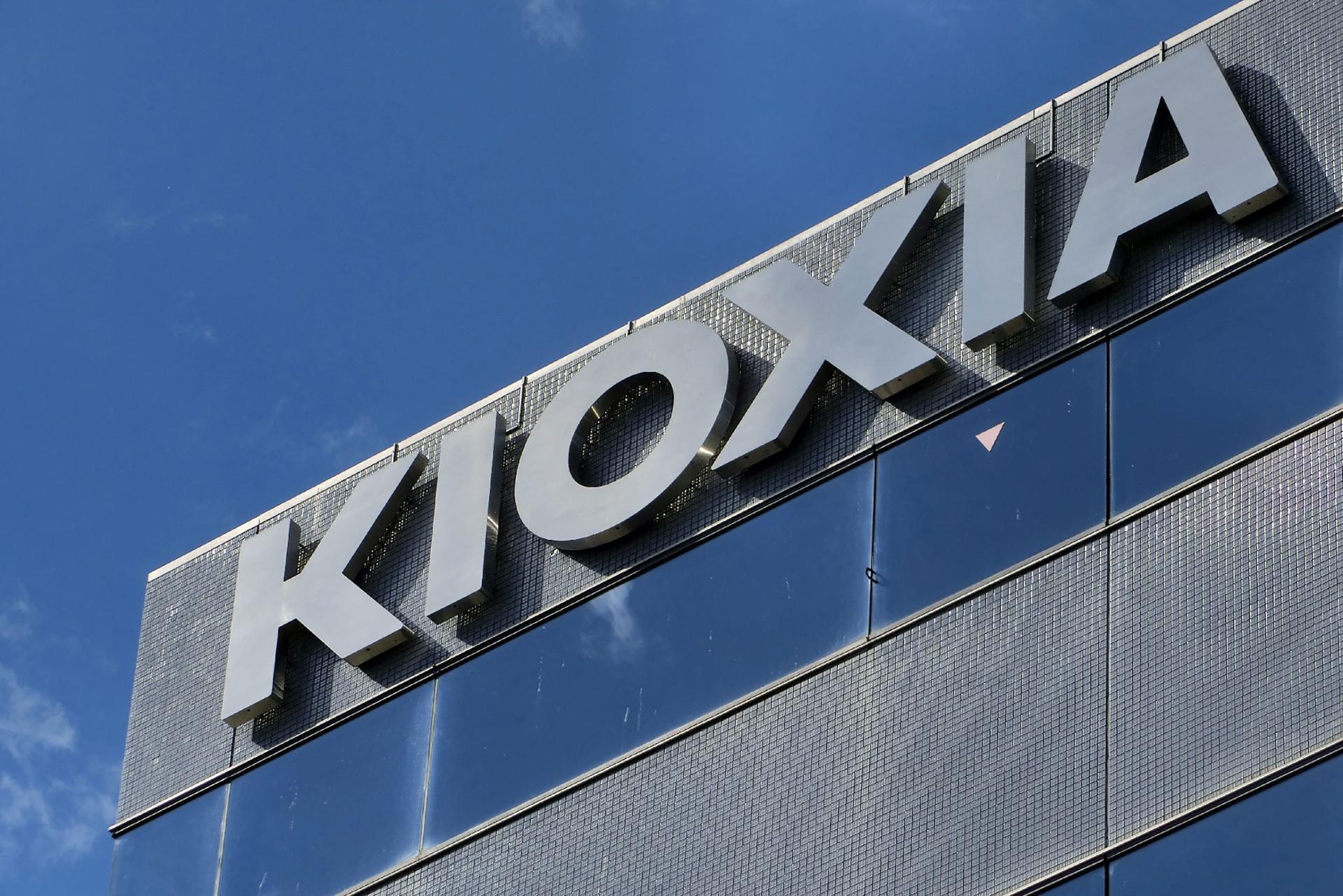 SK hynix faces dilemma as de facto largest Kioxia shareholder