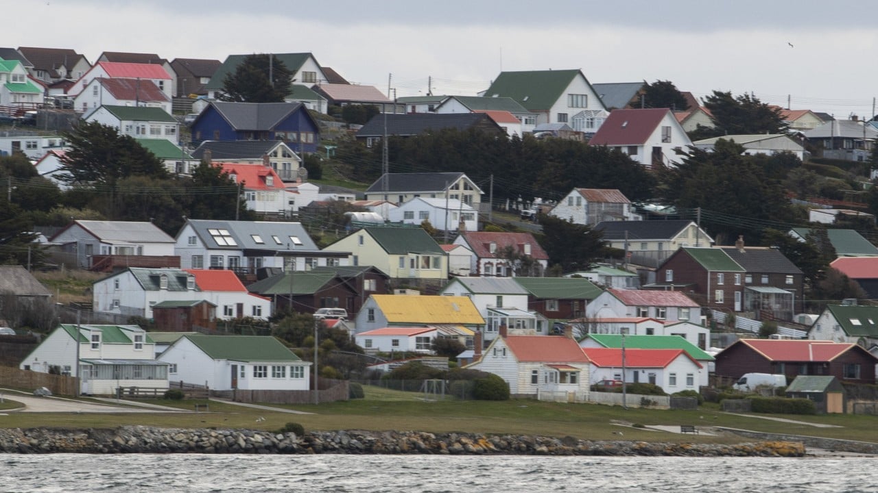 Britain should accept a Hong Kong-style handover of the Falklands