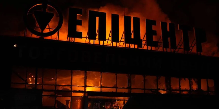 Russian airstrike targets Zaporizhzhya residential district, sparking massive fires