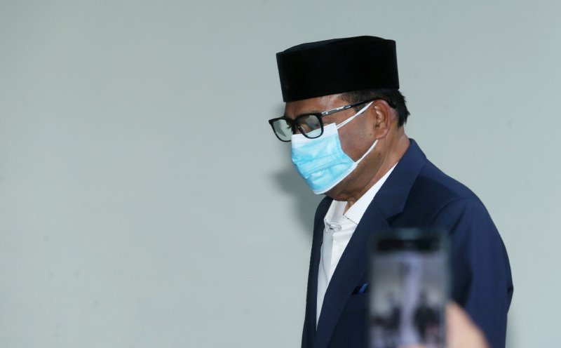 Azeez Rahim, two former TH officers remanded for two days [WATCH]